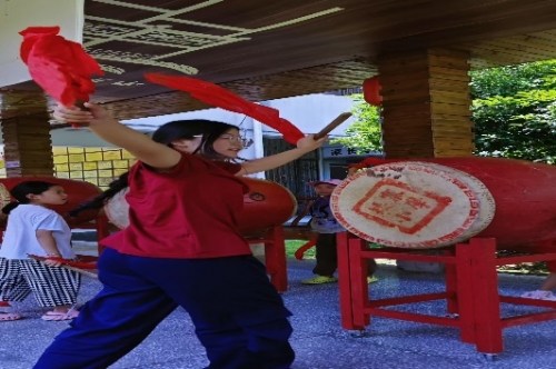 吉首大学“罗盛教”志愿服务队：苗鼓传韵，知心筑梦