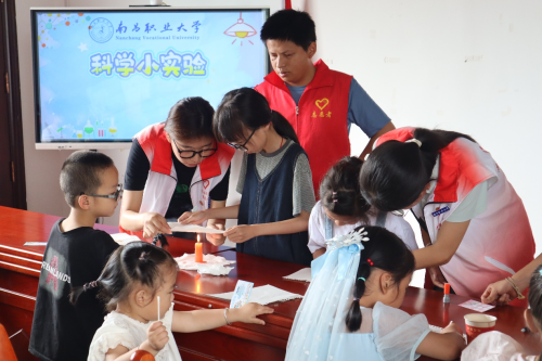 南昌职业大学工程技术学院：AI点亮童梦 真情守护安康